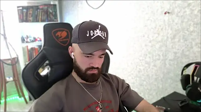 _Serious_Man Show in webcam