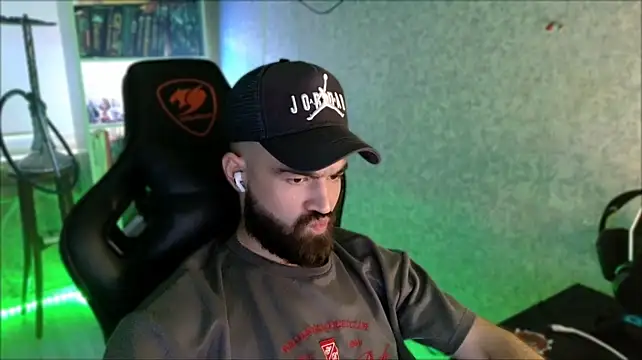 _Serious_Man Show in webcam