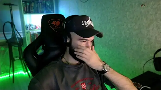 הופעת וובקאם של _Serious_Man
