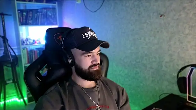 הופעת וובקאם של _Serious_Man
