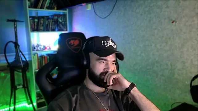 הופעת וובקאם של _Serious_Man