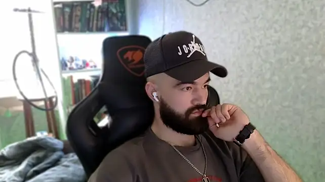 _Serious_Man Show in webcam
