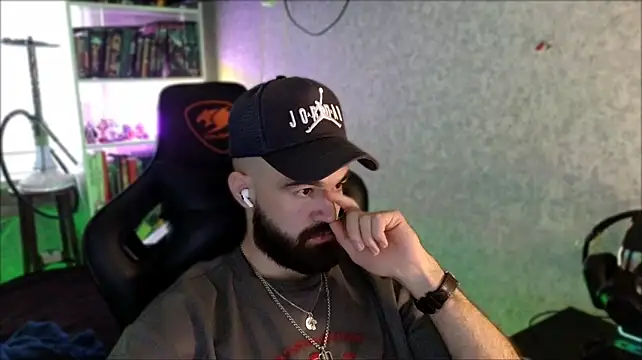 _Serious_Mann Webbikameraesitys