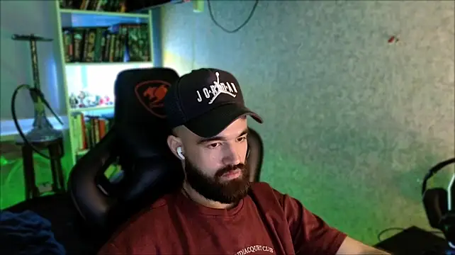 _Serious_Man Show in webcam
