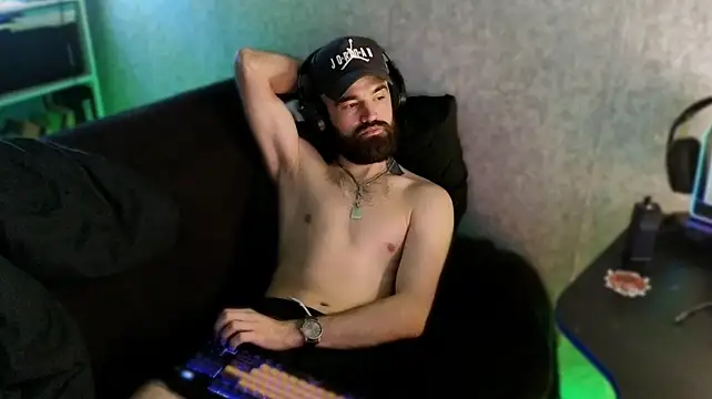 Show modela _Serious_Man na web-kameri