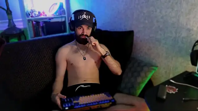 _Serious_Man Show in webcam