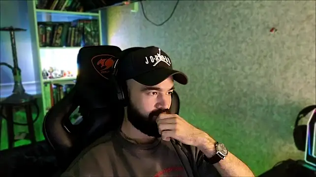 הופעת וובקאם של _Serious_Man
