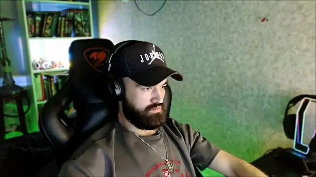_Serious_Man Show in webcam