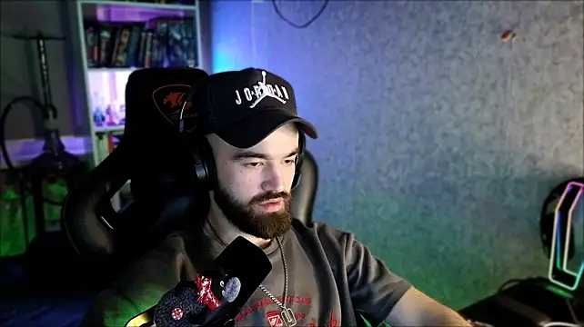 הופעת וובקאם של _Serious_Man