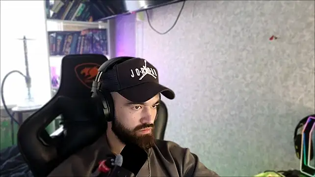 _Serious_Mann Webbikameraesitys