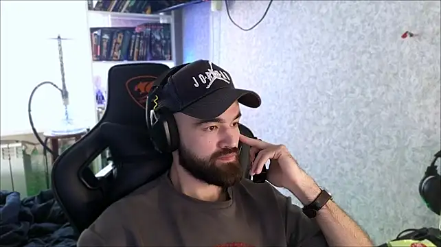 הופעת וובקאם של _Serious_Man