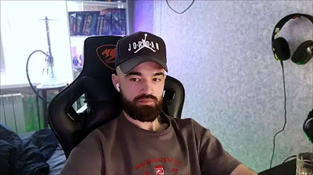 הופעת וובקאם של _Serious_Man