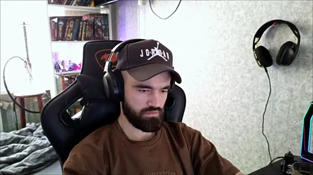 _Serious_Man Show in webcam