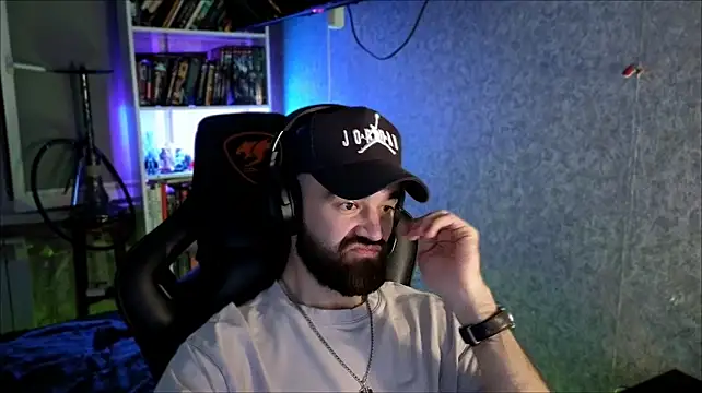 _Serious_Man Show in webcam