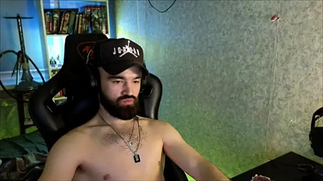 _Serious_Man Show in webcam