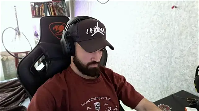 _Serious_Man Show in webcam