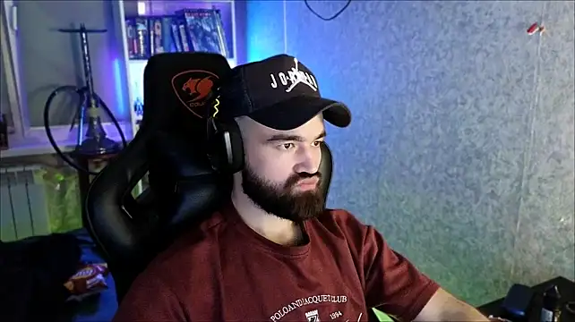 _Serious_Man Show in webcam