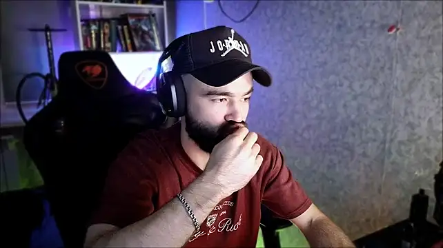 הופעת וובקאם של _Serious_Man