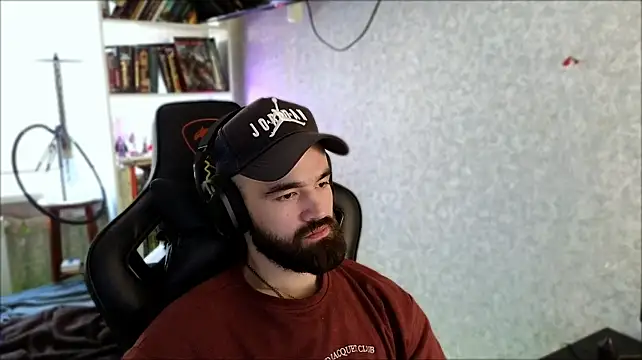 _Serious_Man Show in webcam