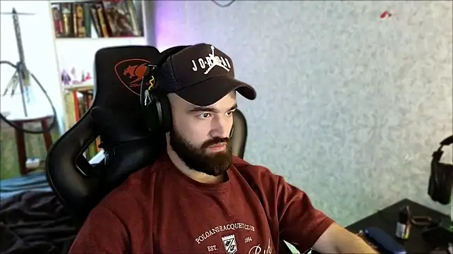 הופעת וובקאם של _Serious_Man