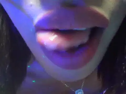 AthenaKisess Show in webcam