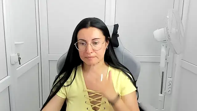 ChloeVibee's Live XXX Chat