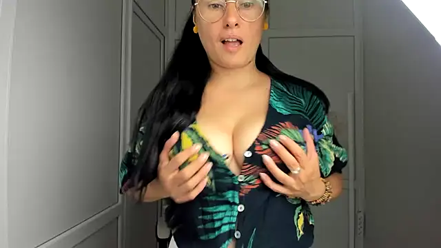 ChloeVibee's Live XXX Chat