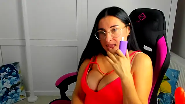 ChloeVibee's Live XXX Chat