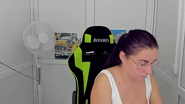 ChloeVibee – Naživo XXX chat