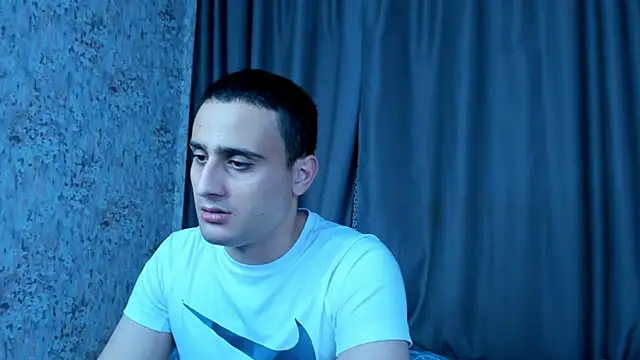 Show modela OpalMischief na web-kameri