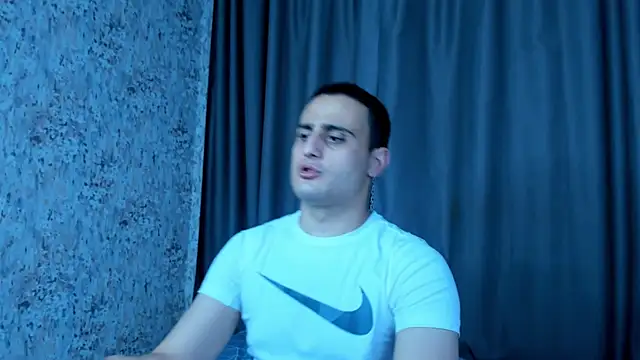 Show de OpalMischief na webcam