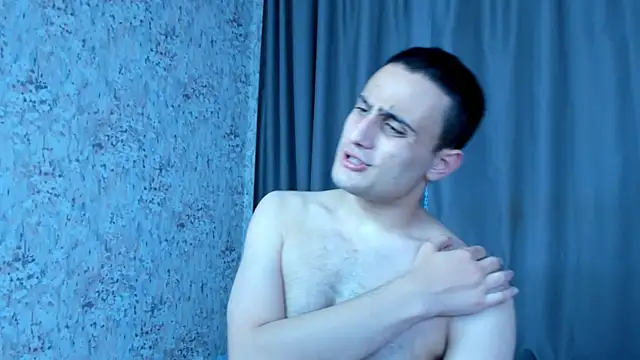 Show modela OpalMischief na web-kameri