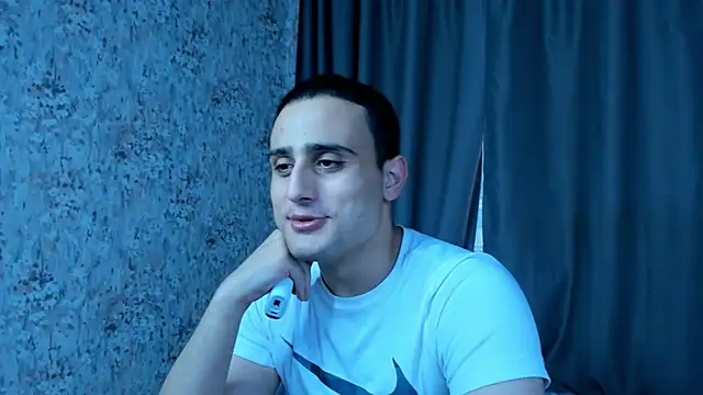 Show modela OpalMischief na web-kameri