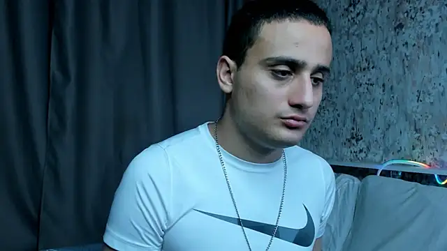 Show modela OpalMischief na web-kameri