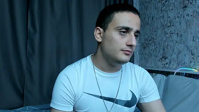 Show modela OpalMischief na web-kameri