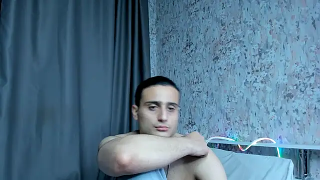 Show modela OpalMischief na web-kameri