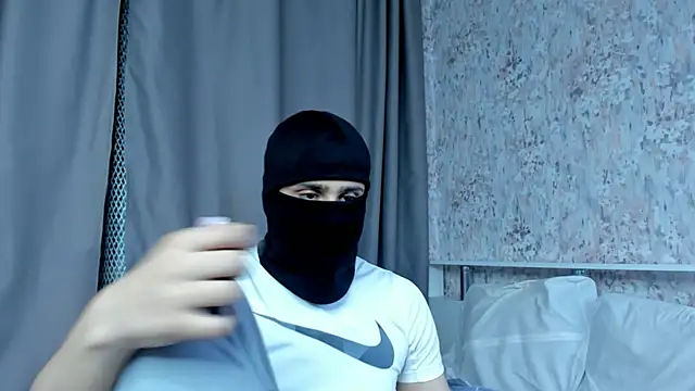 Pokazy przed kamerką – OpalMischief