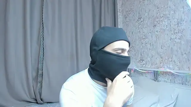 Show modela OpalMischief na web-kameri
