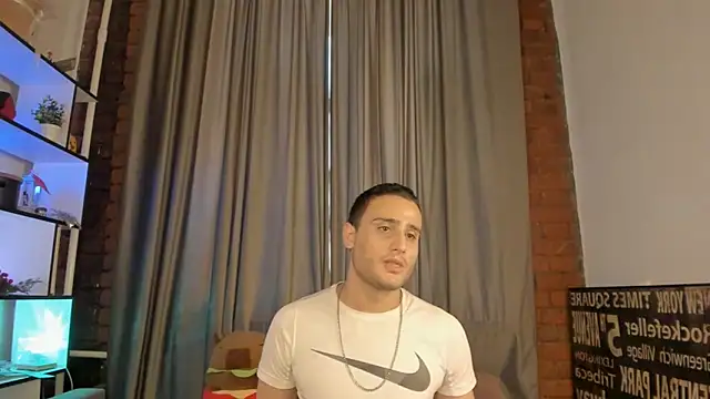 OpalMischief Show in webcam