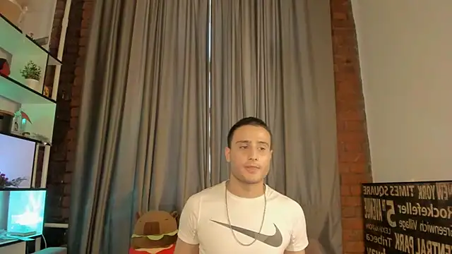 OpalMischief Show in webcam