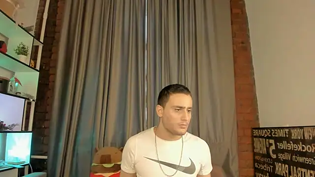 OpalMischief Show in webcam