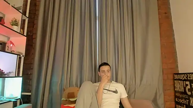 Show de OpalMischief na webcam
