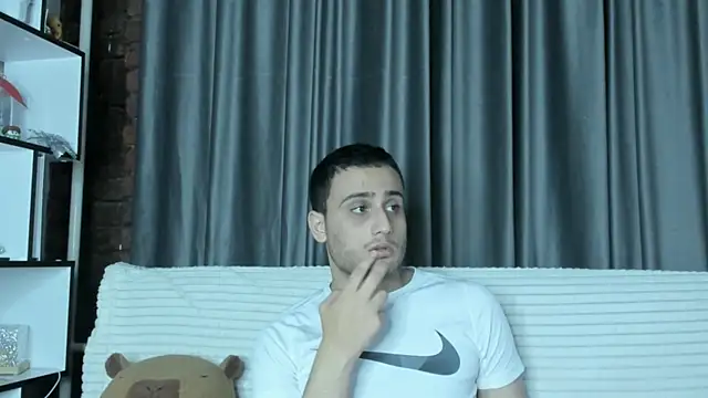 Show modela OpalMischief na web-kameri