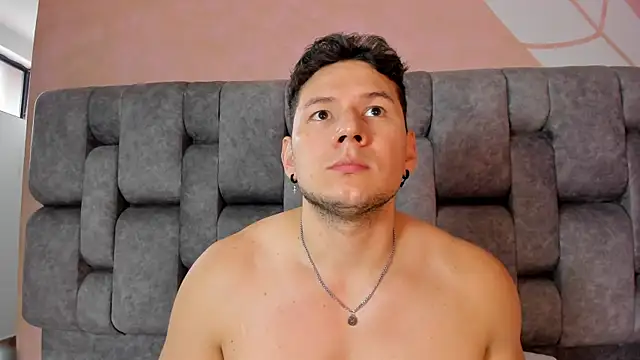 Izui_Pierce webcam show