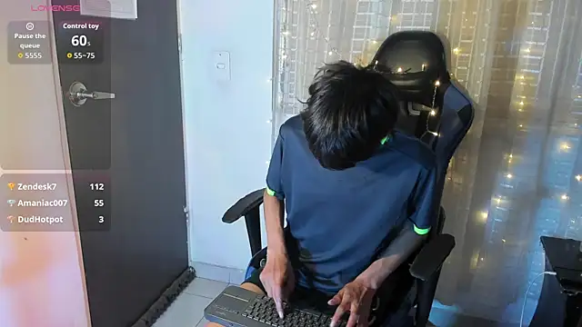 Alex_it0_ webkamerás műsora