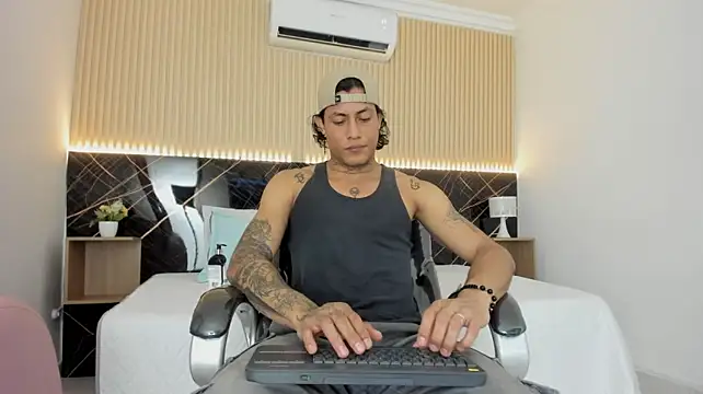 הופעת וובקאם של Damian_romanoff_
