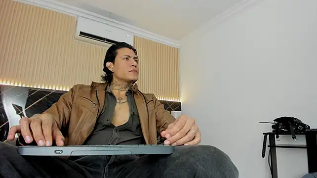 Damian_romanoff_ Show in webcam