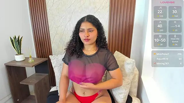 Izzy_lux 现场XXX聊天