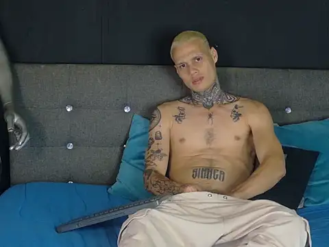 Show de touching_the_sky na webcam