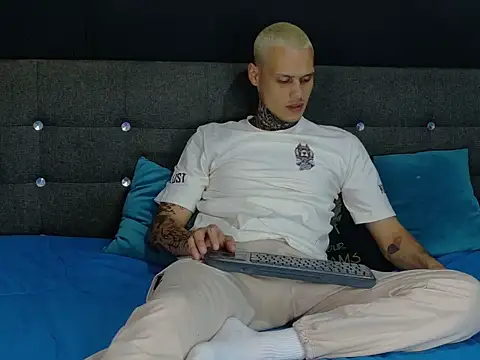 touching_the_sky Webcam show
